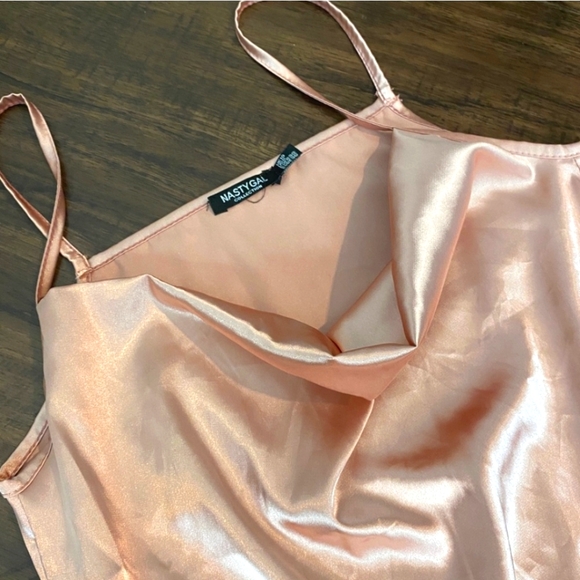 Nasty Gal Rose Cowl neck satin bodysuit - Picture 3 of 7